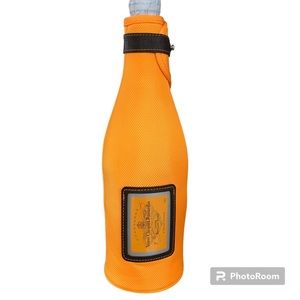 Veuve Clicquot Limited Edition Collectible
Thermal Ice Bottle Jacket